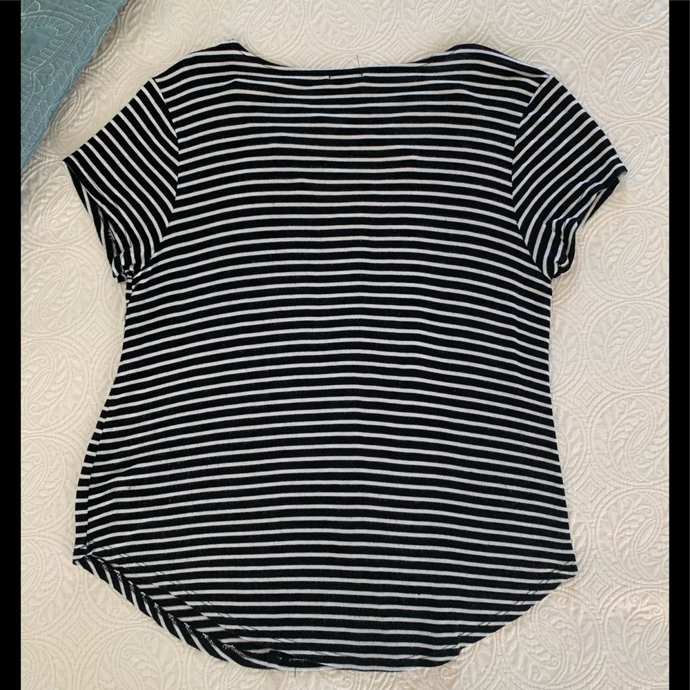 Rue 21 Shirt Criss Cross V Neck Curved Hem Rayon Stripes Black White Women’s M - Picture 2 of 10